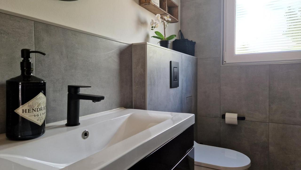 Seeoase Mit Kamin - Badestelle Fußläufig Ferienhaus *